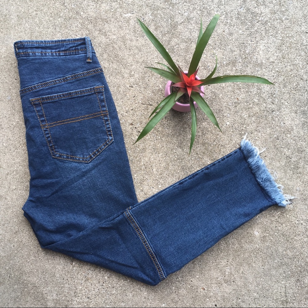 New Max Studio Edit Crop Frayed / Fringe Jeans Size 25
